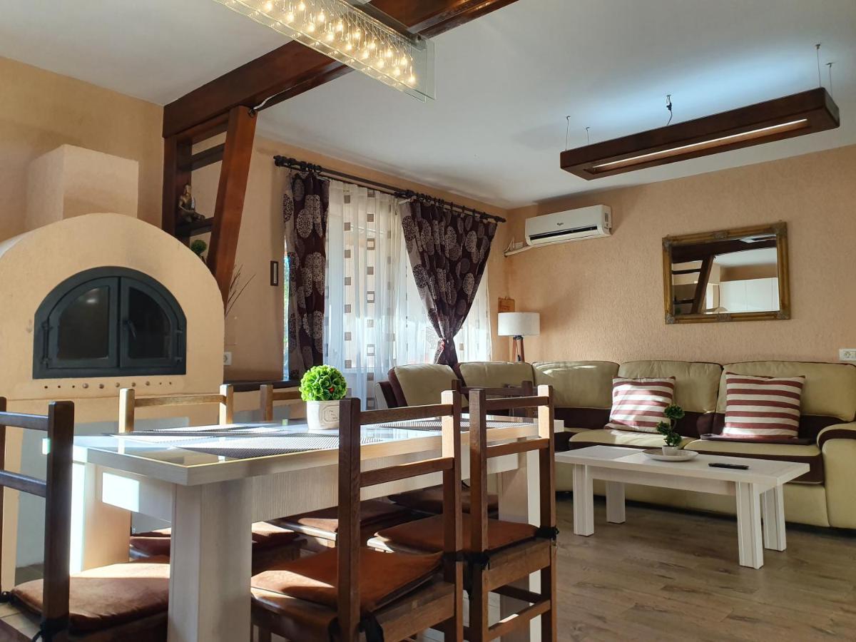 Central Apartament Cristian Арад Экстерьер фото